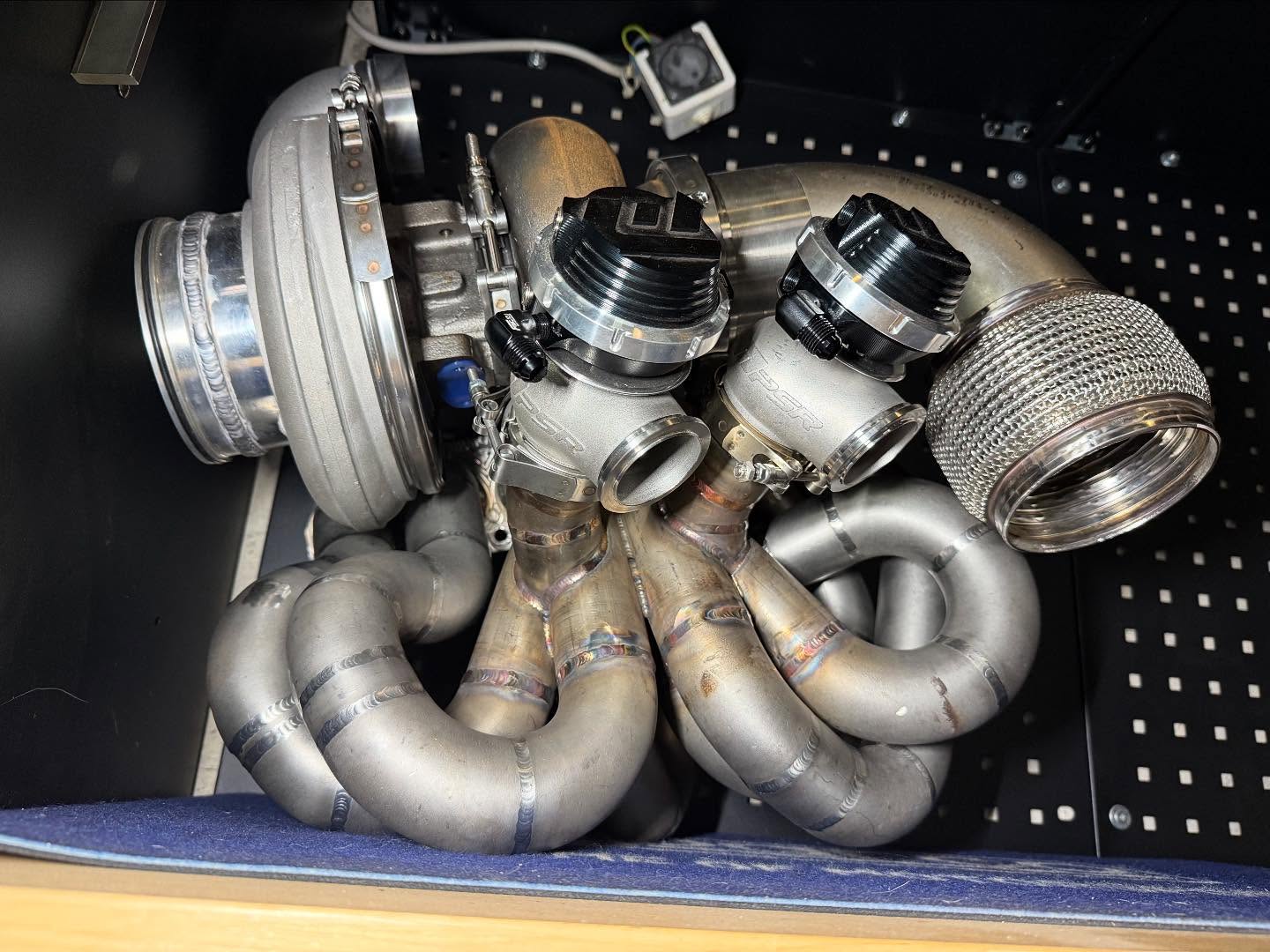 FIAT COUPE 20vT - CFD EXHAUST MANIFOLD